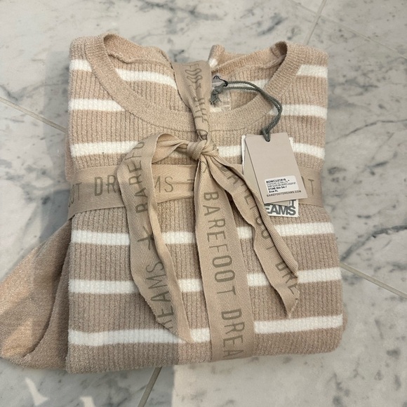 Barefoot Dreams Cozychic Ultra Lite Jogger Set (Stone-Sea Salt) - Picture 5 of 6